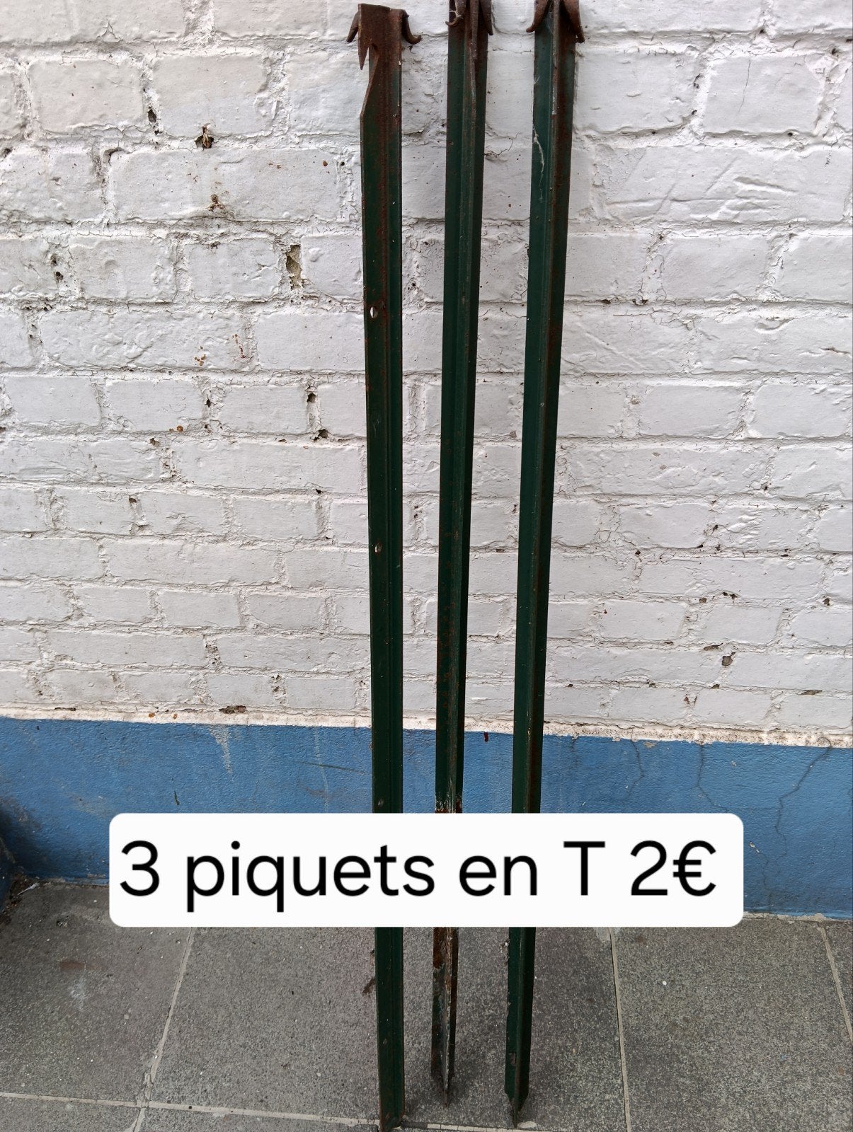 3 piquets, Enlèvement