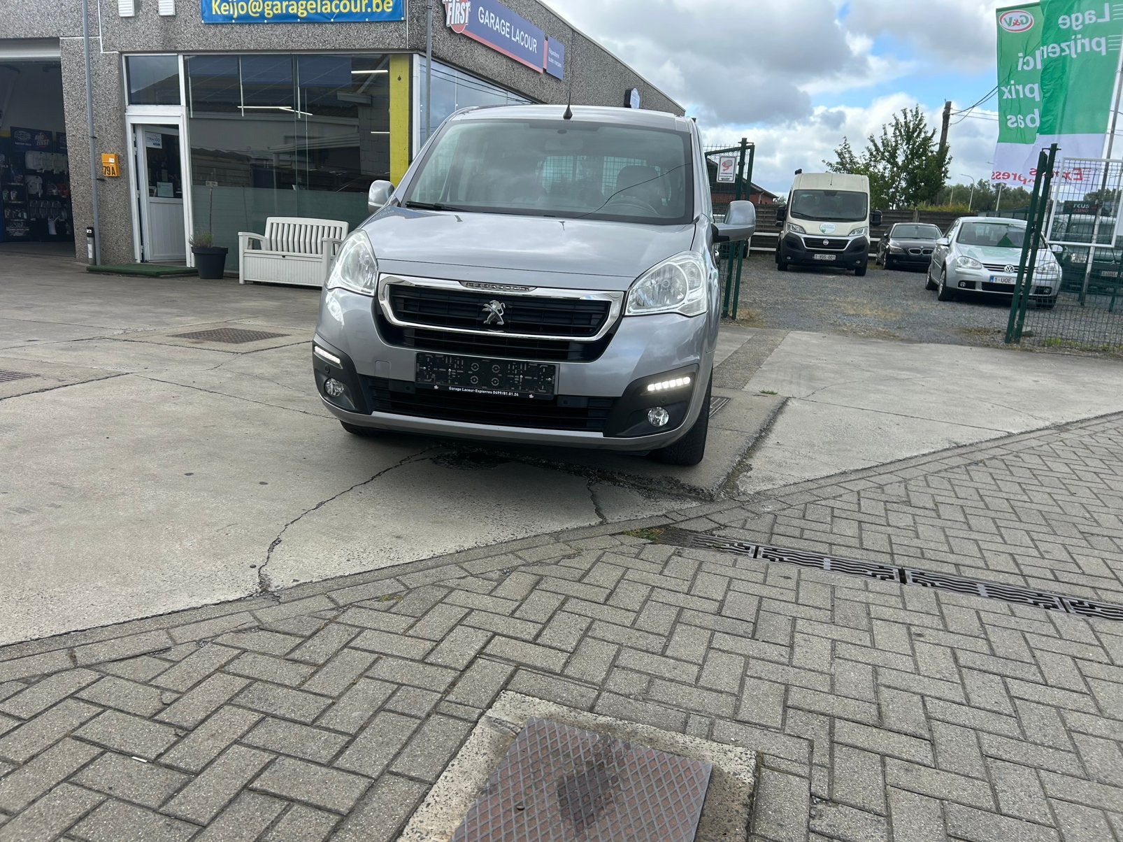Peugeot-partner, Auto's, Peugeot, Particulier, Partner, Benzine, Euro 6, 5 deurs, Handgeschakeld, Zilver of Grijs, Zwart, Stof