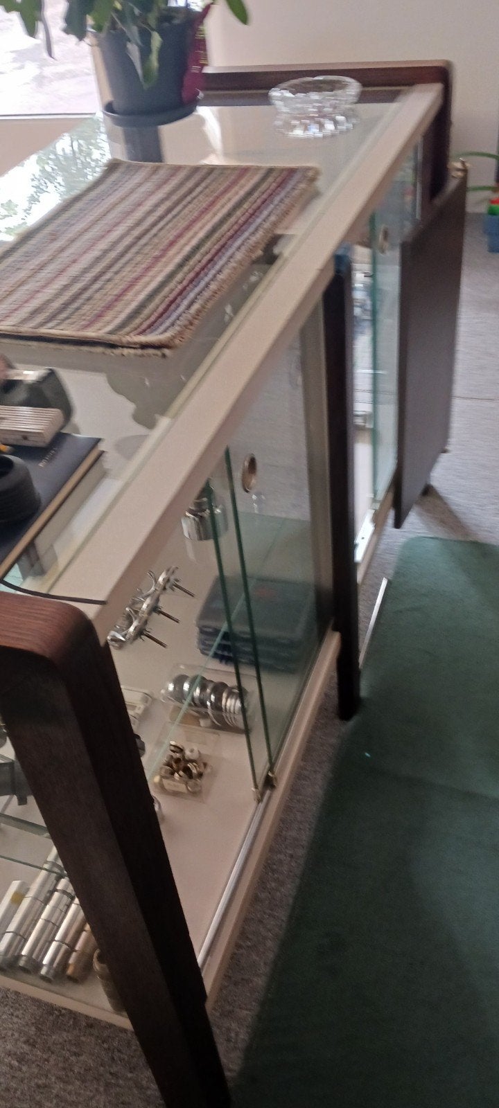 TOOG EN ETALAGE KAST VOOR WINKEL OF KANTOOR0F DRESSING TOOG., Ophalen, Gebruikt, Etalage