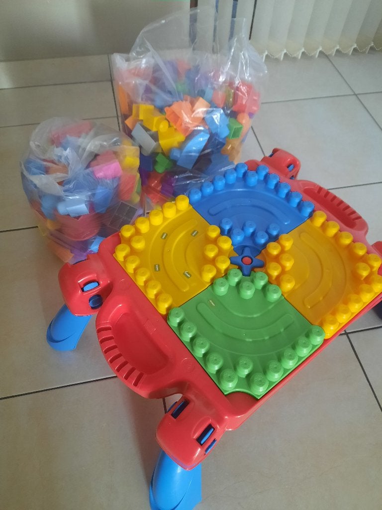 Speeltafel en megabloks., Ophalen, Gebruikt, Megabloks