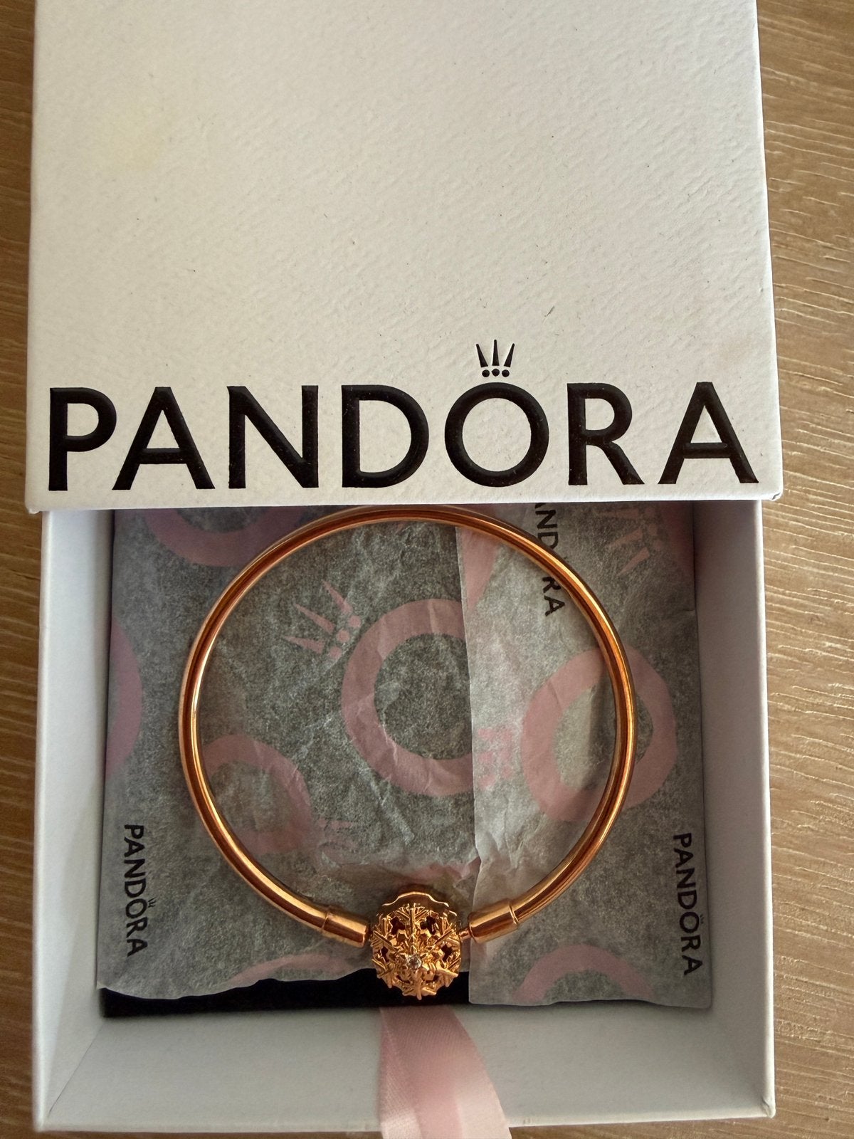 Pandora Moments Rosé Bangle NIEUW!, Bijoux, Sacs & Beauté, Bracelets, Enlèvement, Neuf, Rose, Autres matériaux