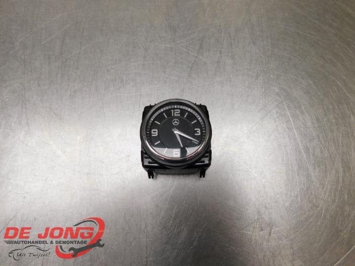 Uurwerk van een Mercedes E-Klasse, Gebruikt, -, Ophalen of Verzenden, -