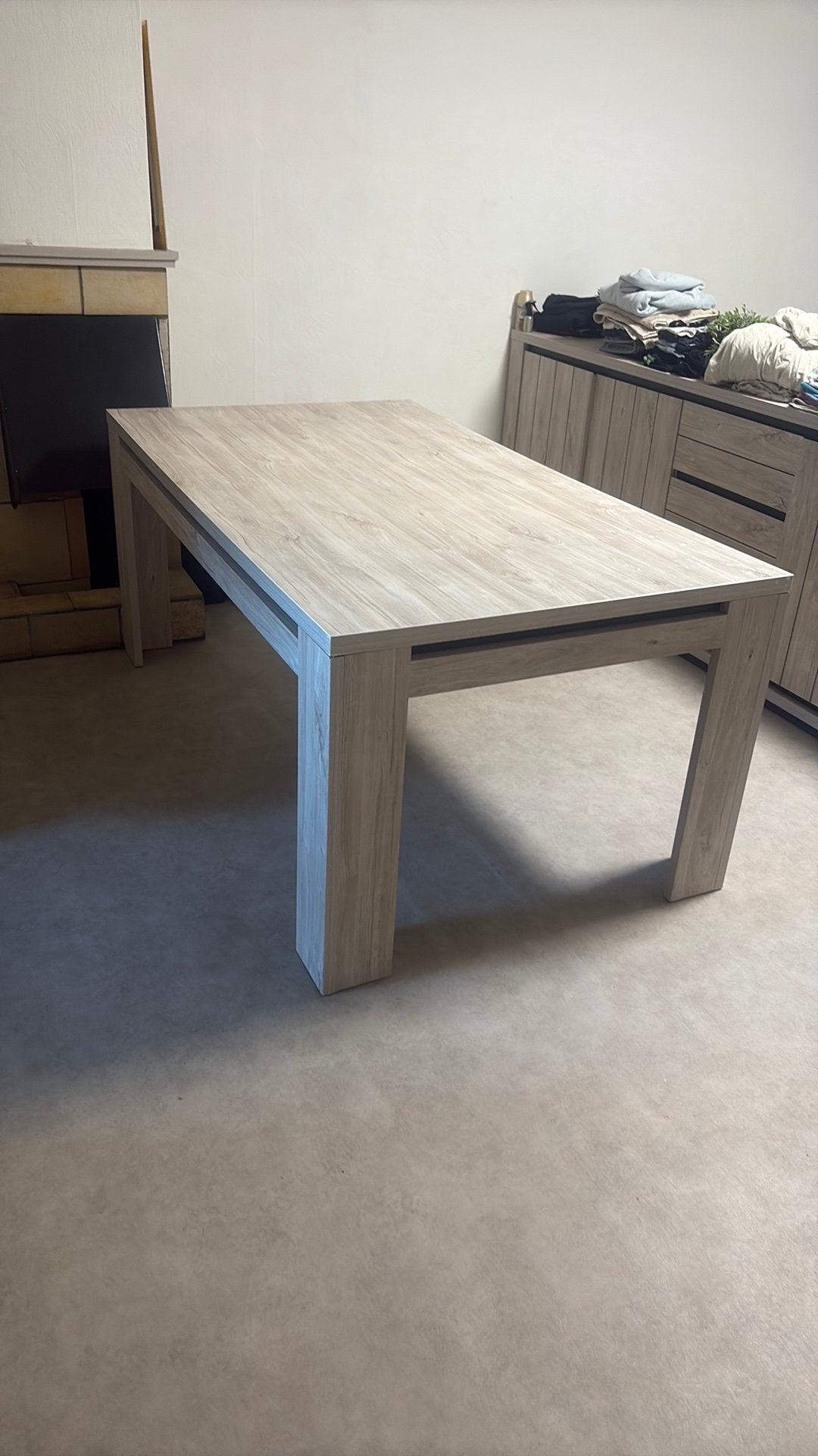 Grote eet tafel, Enlèvement