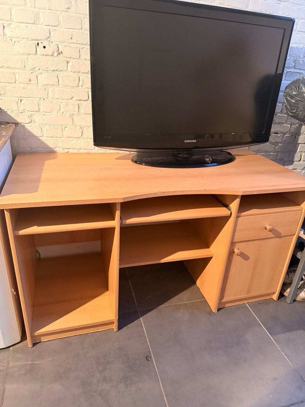 Houten bureau / computerbureau met veel opbergruimte, Huis en Inrichting, Ophalen, Gebruikt