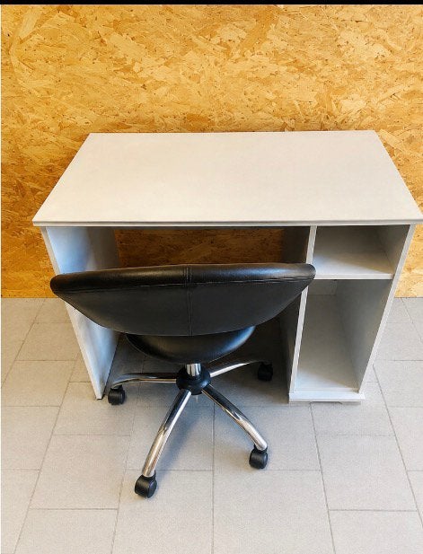 BUREAU MET BUREAU STOEL, Ophalen, Met wielen, Zo goed als nieuw, Wit