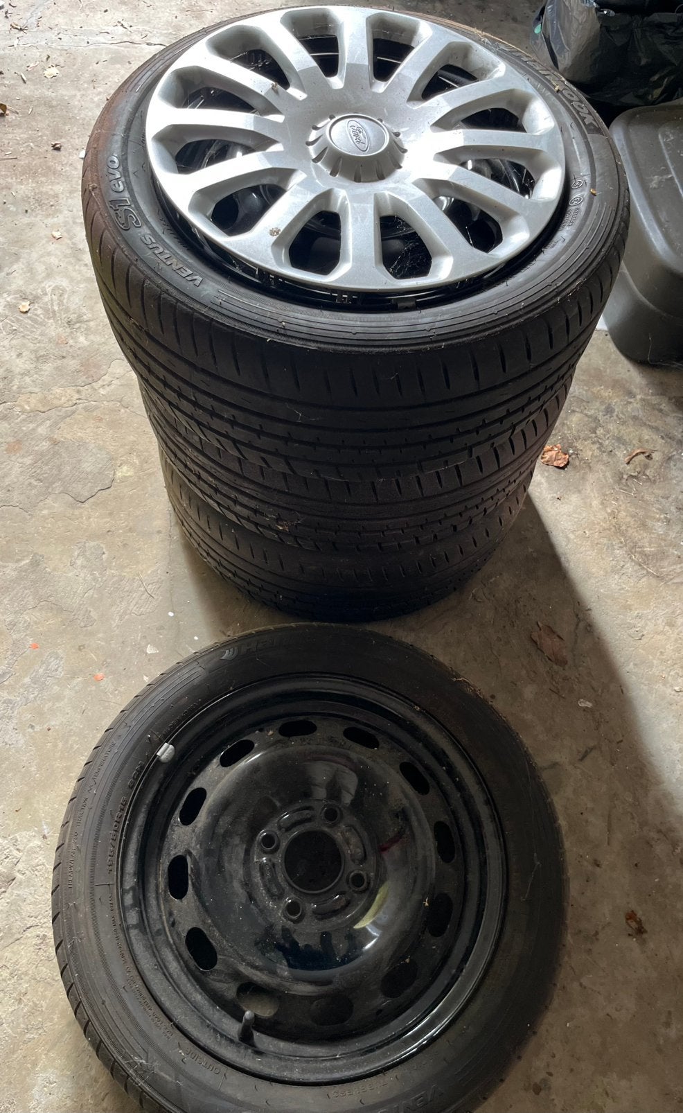 4 6J15H2-velgen waarvan 3 met FORD-wieldoppen, Auto-onderdelen, Ophalen, Velg(en)