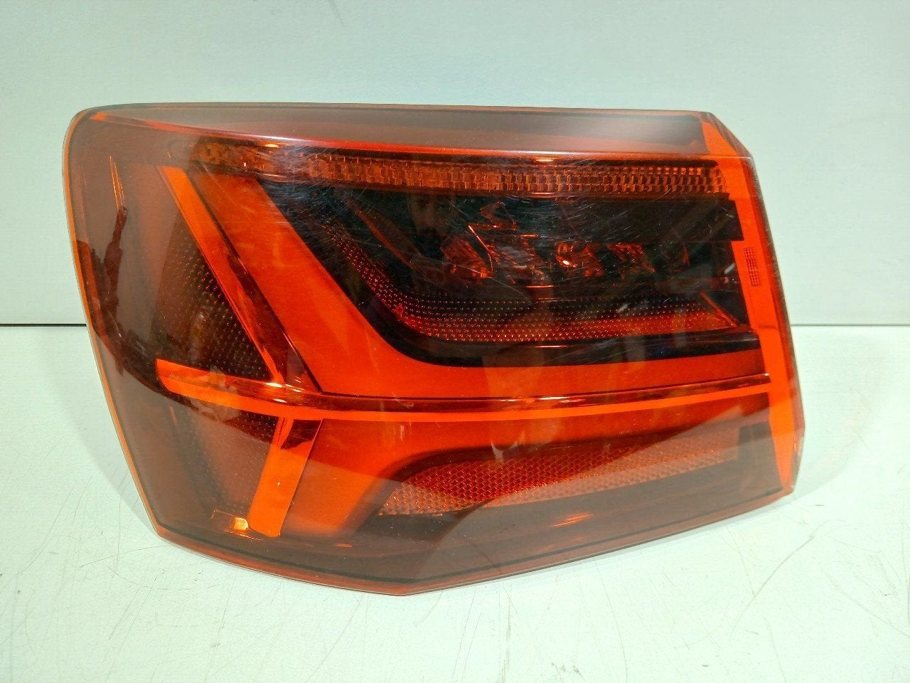 Achterlicht links buiten Audi A6, Onderdelen@venauto.nl, Van der Ven Autorecycling B.V., Ettenseweg 76, 4706 PB Roosendaal, The Netherlands