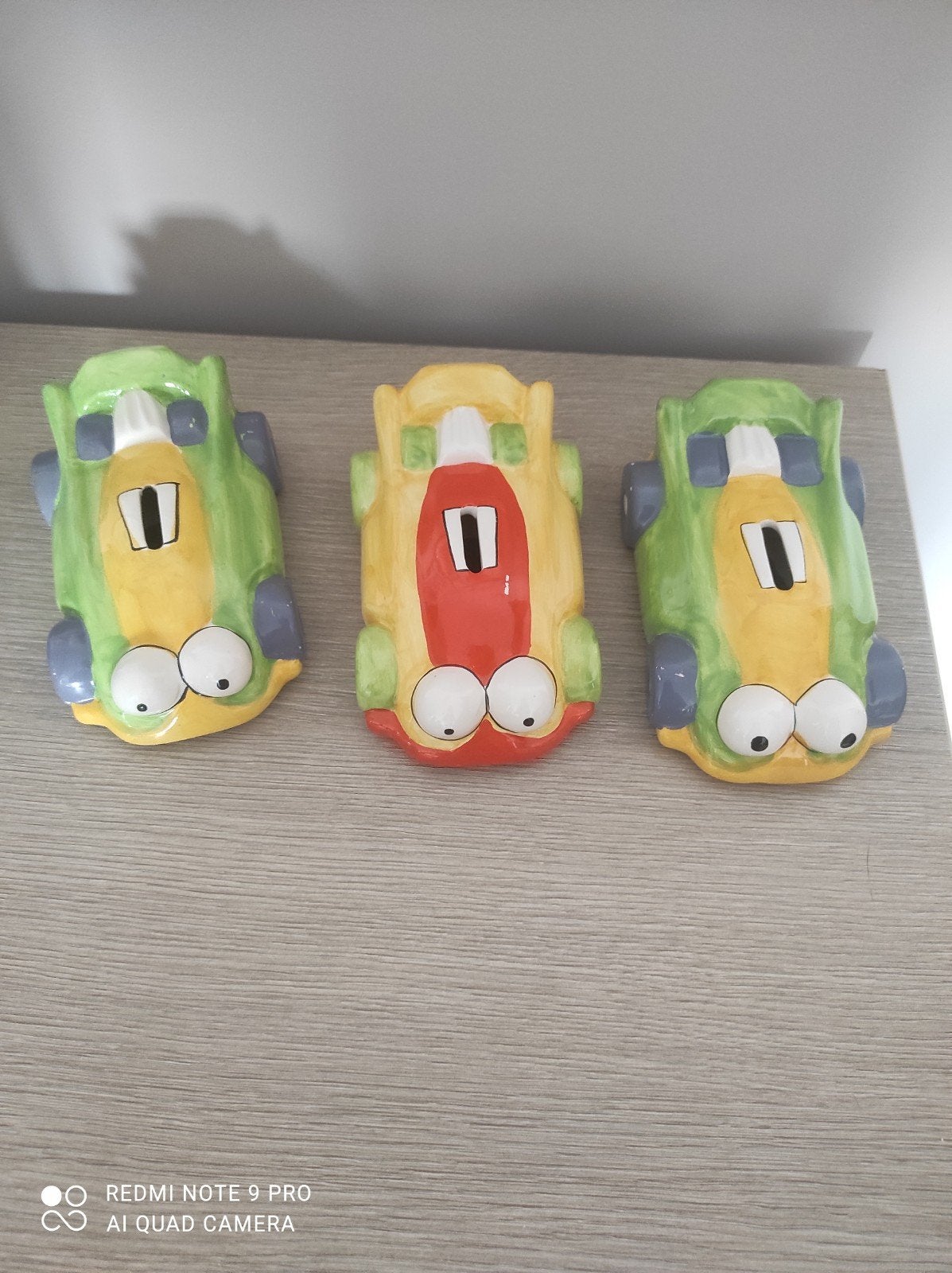 Lot de 3 tirelires voitures de course, Enlèvement, Neuf