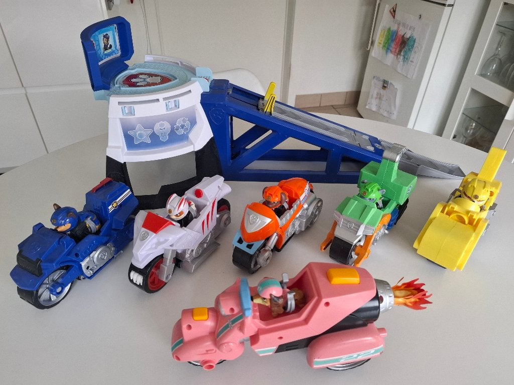 Paw Patrol Moto HQ met 6 moto's, Enfants & Bébés, Jouets | Véhicules en jouets, Enlèvement, Utilisé