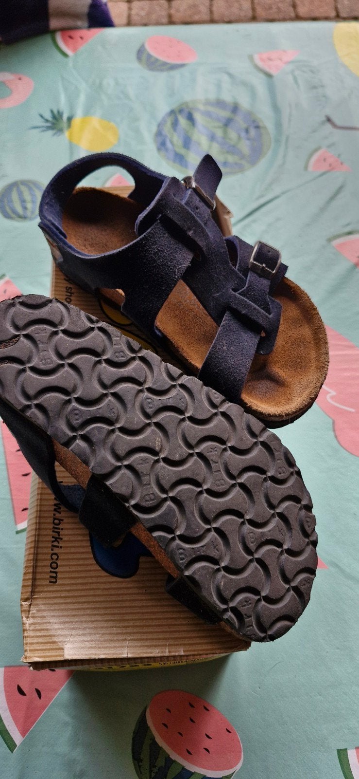 kinder sandalen, Ophalen