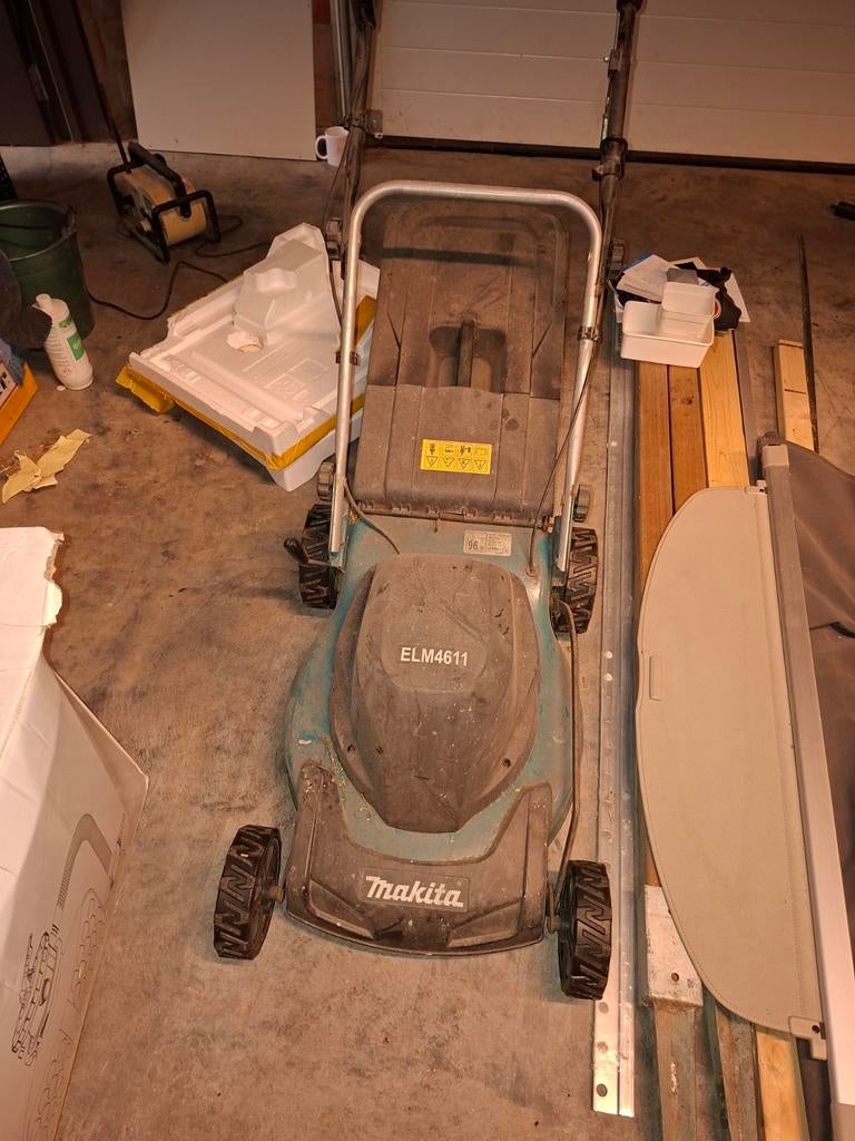 Grasmaaier elektrisch makita, Tuin en Terras, Grasmaaiers, Ophalen