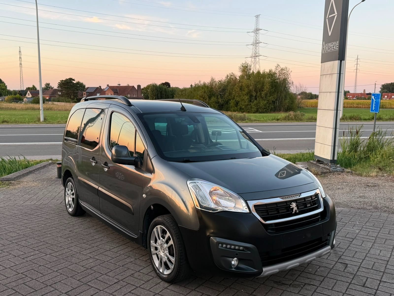 Peugeot Partner, Voorwielaandrijving, Euro 6, Multifunctioneel stuurwiel, https://public.car-pass.be/vhr/0fc8476f-49bf-460a-8a3d-06ef0c50c4b0