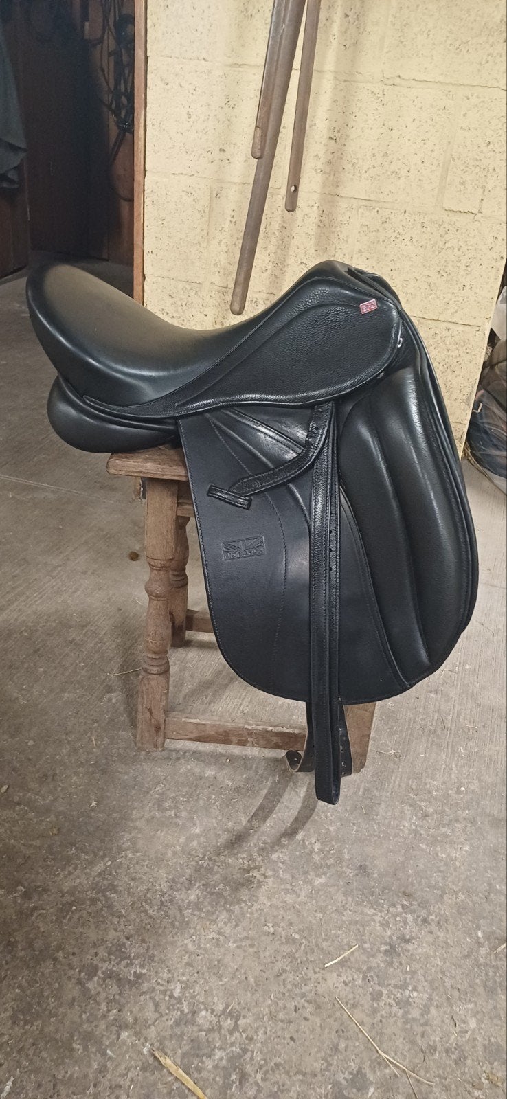 GFS Monarch dressage zadel, Dieren en Toebehoren, Ophalen, L (17.5 inch), Gebruikt, Dressuur