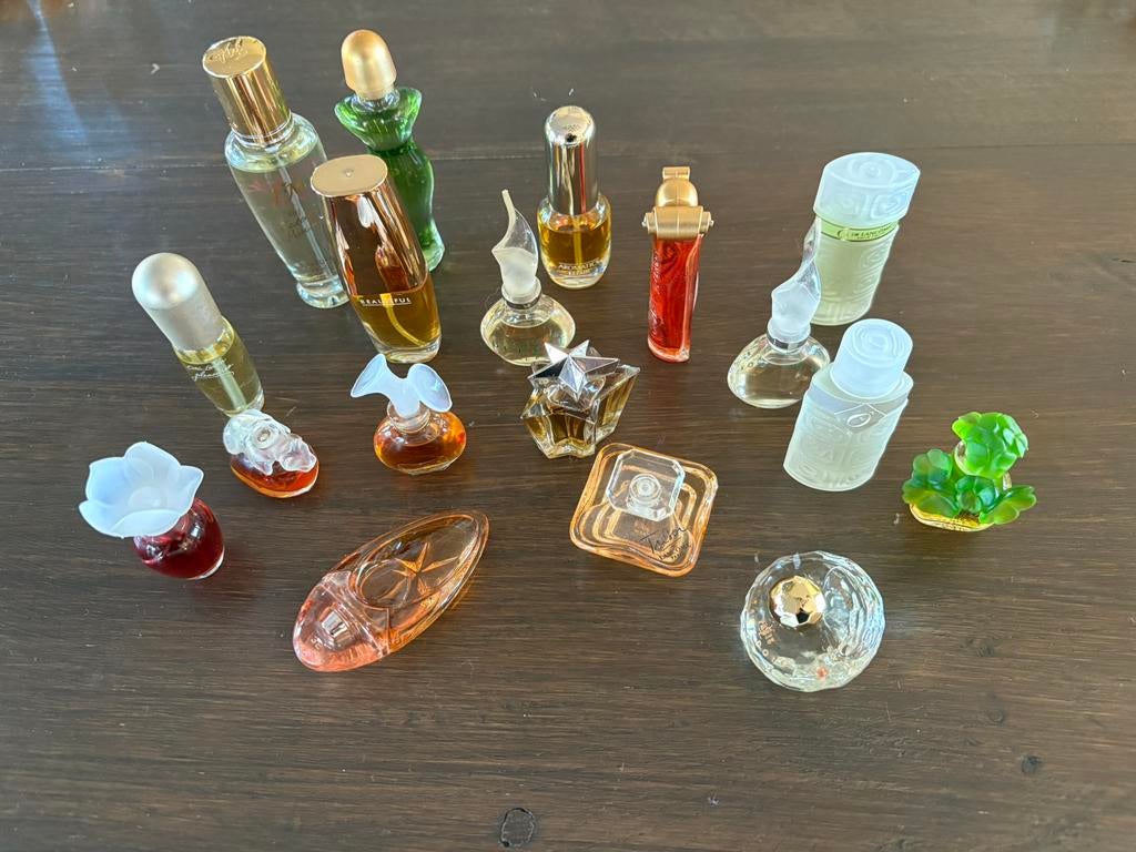 18 mini parfums, Verzamelen, Ophalen, Zo goed als nieuw