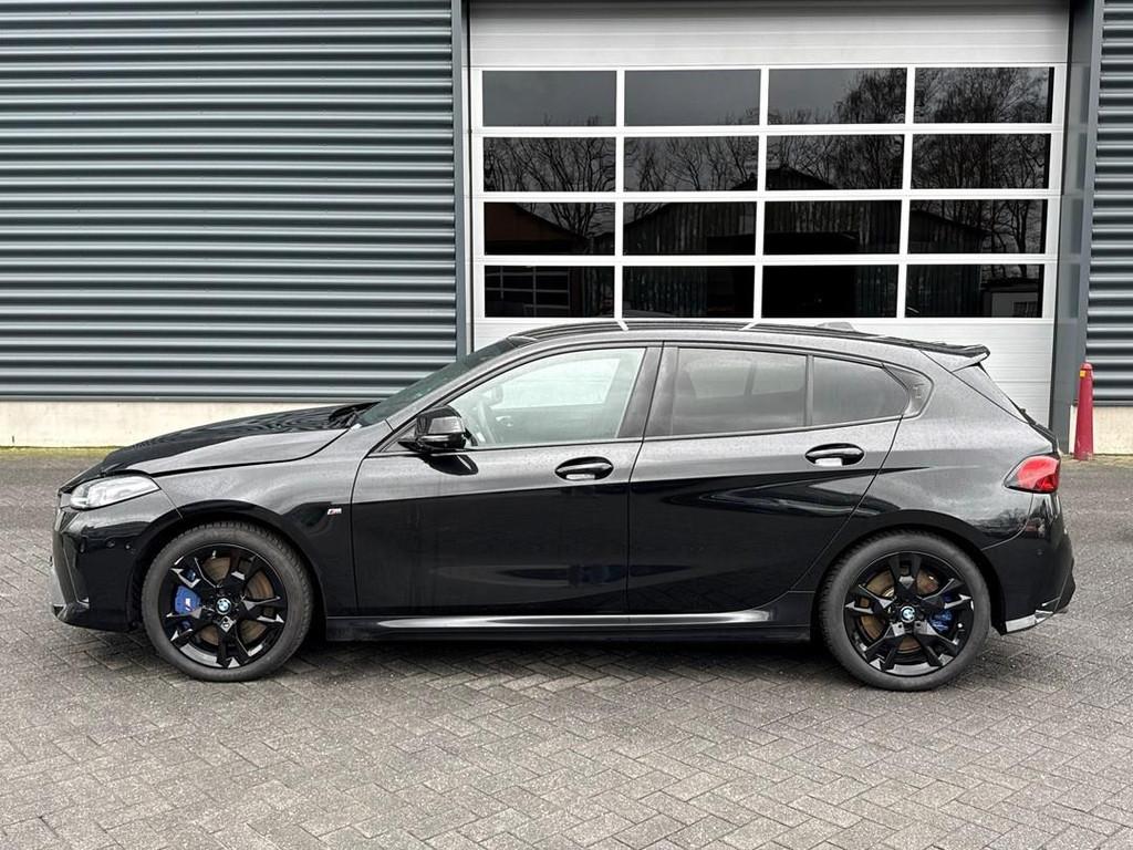 BMW 1-serie M135 xDrive, harman kardon, 360 camera, head up, Automaat, 1998 cc, Zwart, Leder