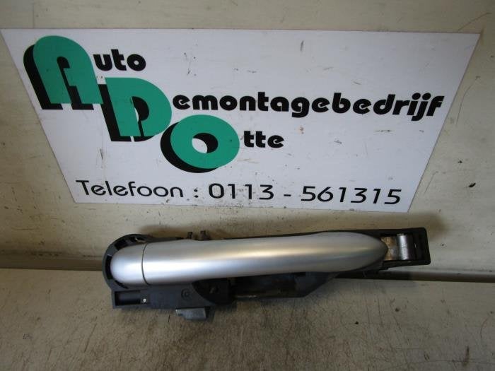 Poignée portière 2portes droite d'un Renault Clio (Clio 3, Renault, -, Utilisé, -