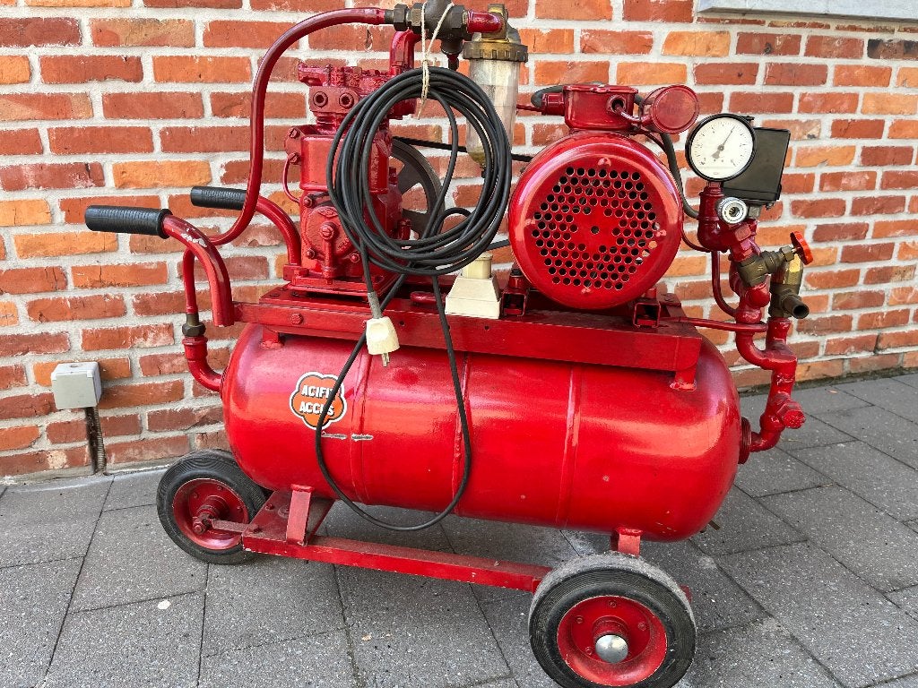 Compressor op 220v, Enlèvement, Utilisé, 6 à 10 bars, 25 à 100 litres