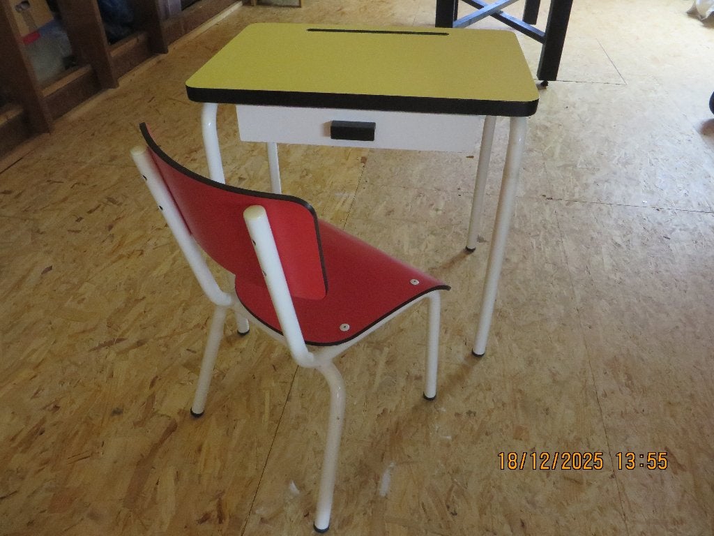 Bureeltje voor kinderen, Ophalen, Zo goed als nieuw, Tafel(s) en Stoel(en)