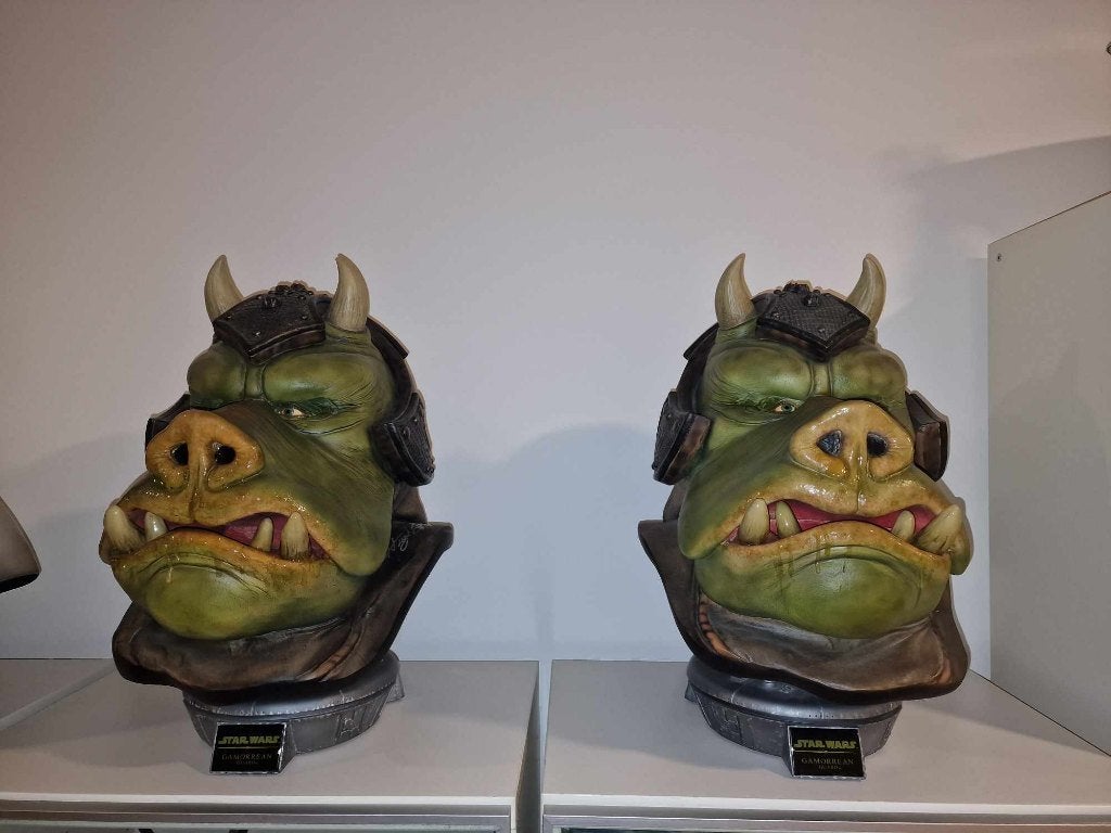 4 Sale Collection Star Wars Signed life-size bustes Rare !!!, Ophalen, Zo goed als nieuw, Beeldje of Buste