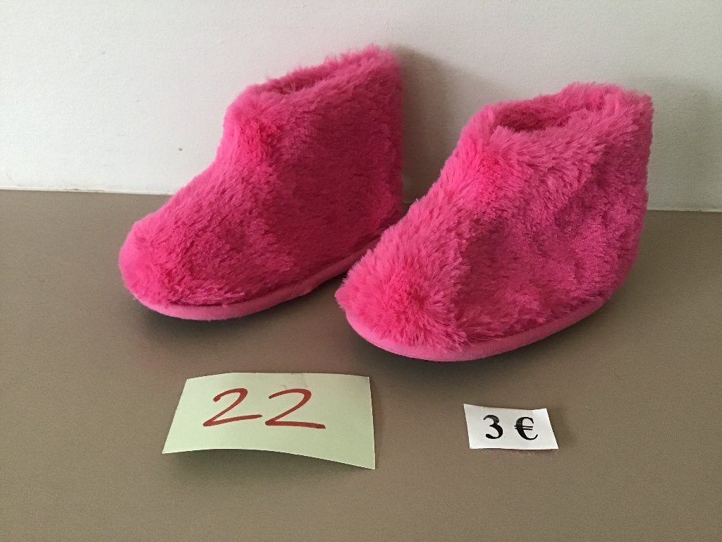 1 paar roze pantoffels maat 22 voor slechts 3 euro, Ophalen of Verzenden, Zo goed als nieuw