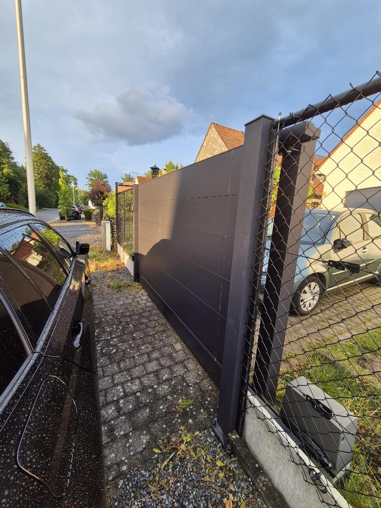 Tuinpoort geautomatisserd, Ophalen, Schuifpoort, Aluminium, Zo goed als nieuw