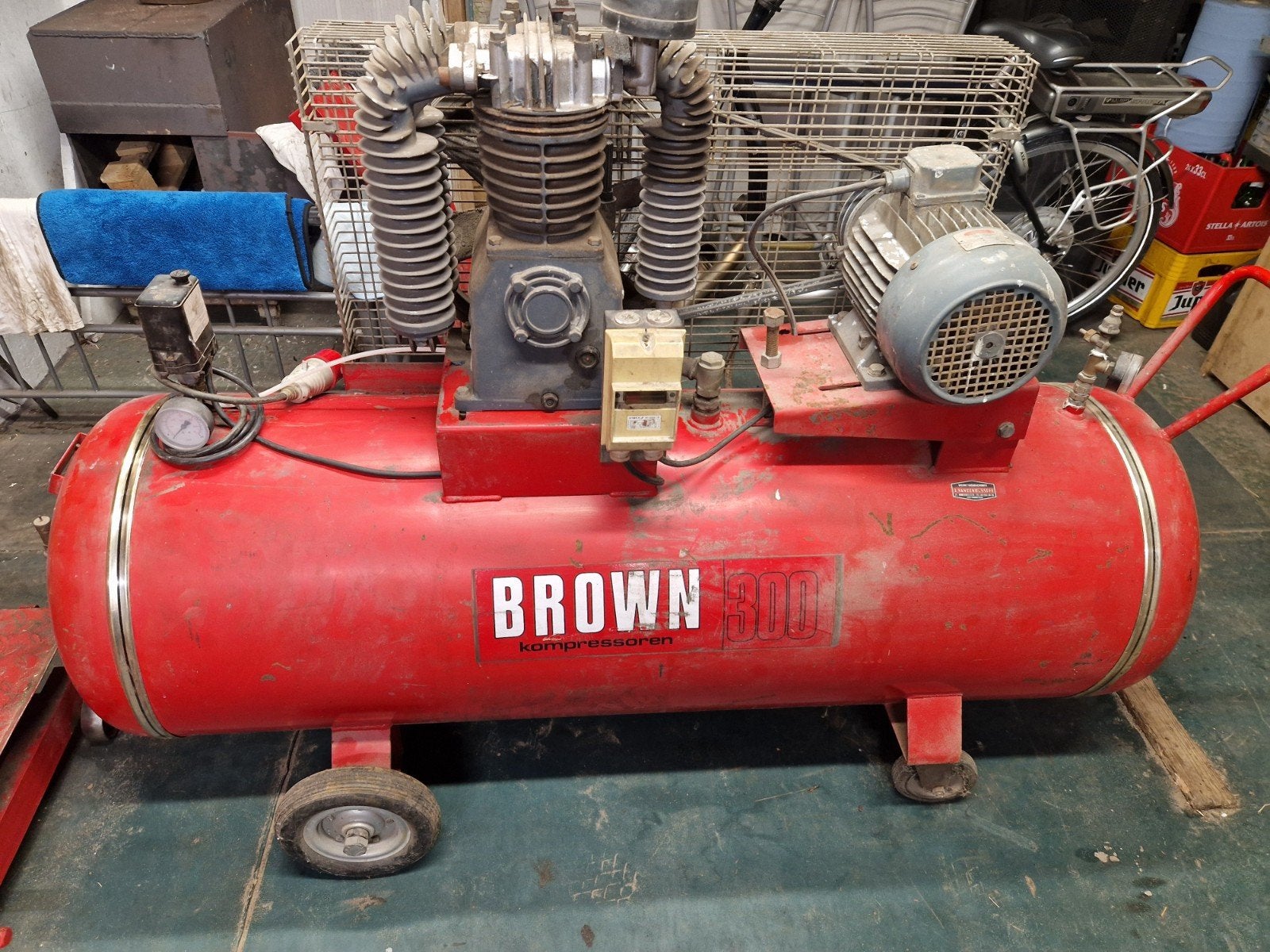 brown 300 compressor goede staat 280 euro  0472109098, Ophalen