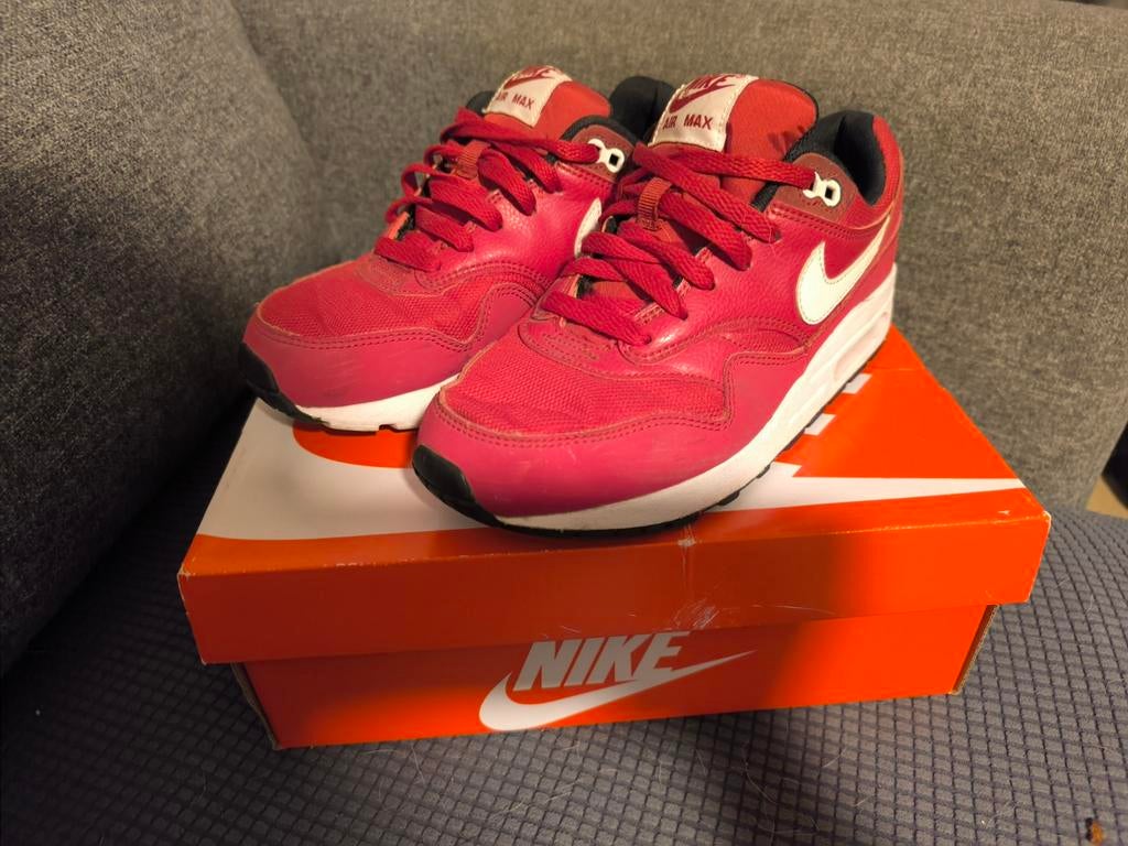 Nike Air Max schoenen rood 38, Kleding | Dames, Ophalen of Verzenden, Zo goed als nieuw, Rood, Nike air max