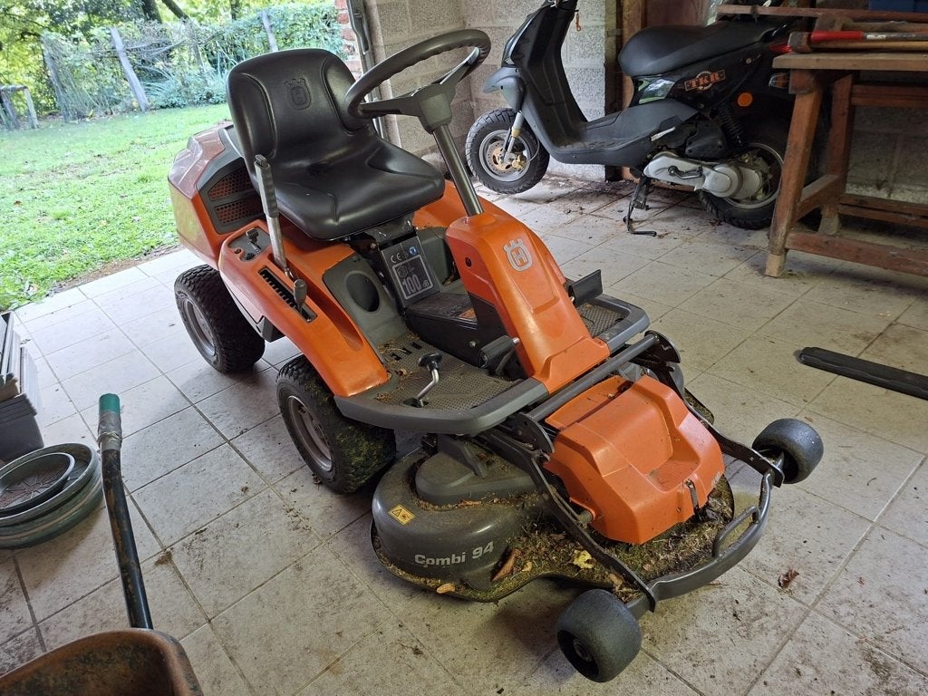 HUSQVARNA tondeuse autoportée Rider 4WD, avec rampes, Jardin & Terrasse, Hysqvarna, Enlèvement, Utilisé, 90 à 120 cm