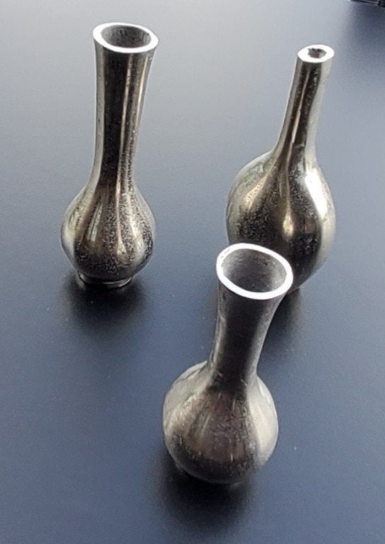 3 decoratieve zilverkleurige metalen vaasjes, Huis en Inrichting, Woonaccessoires | Vazen, Ophalen, Zo goed als nieuw