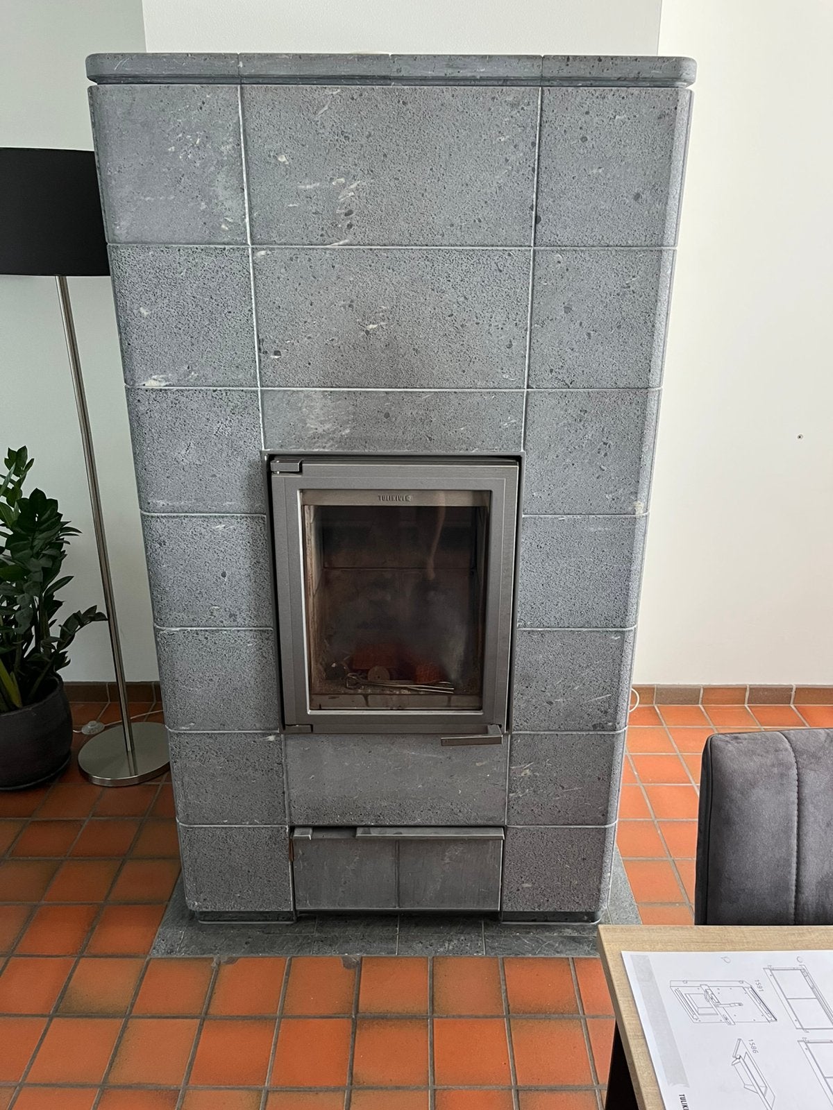 Tulikivi Pahta/C speksteenkachel, Enlèvement, Utilisé, Cheminée sur pied, Cheminée au bois