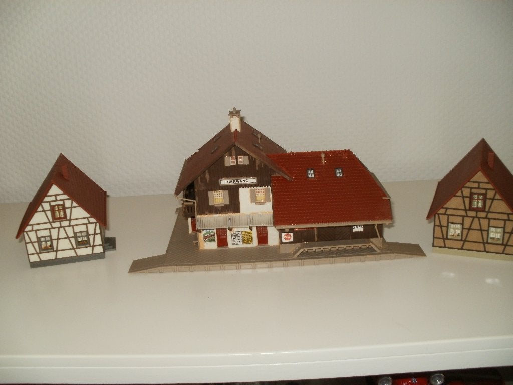 Ho Vollmer/Faller gebouw en 2x woonhuis in zeer mooie staat., Autres marques, Enlèvement ou Envoi, Comme neuf, Pont, Tunnel ou Bâtiment