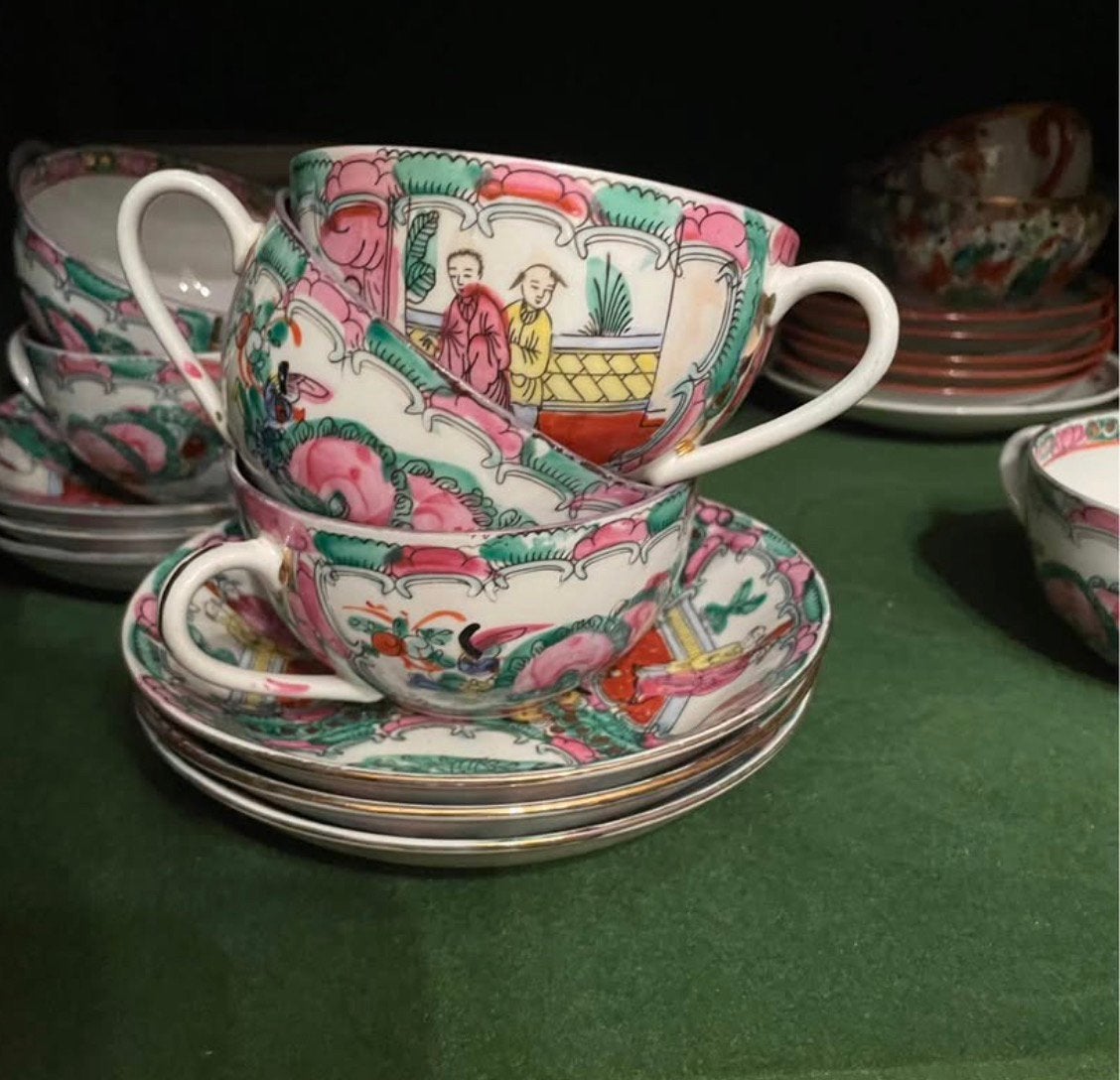 Een Chinees gedecoreerd in een famille rose servies, Ophalen