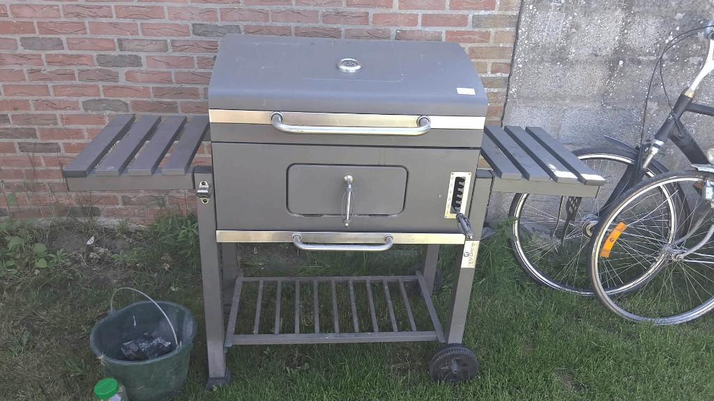 Bbq, Jardin & Terrasse, Barbecues au charbon de bois, Enlèvement, Utilisé, Zie foto, Avec accessoires