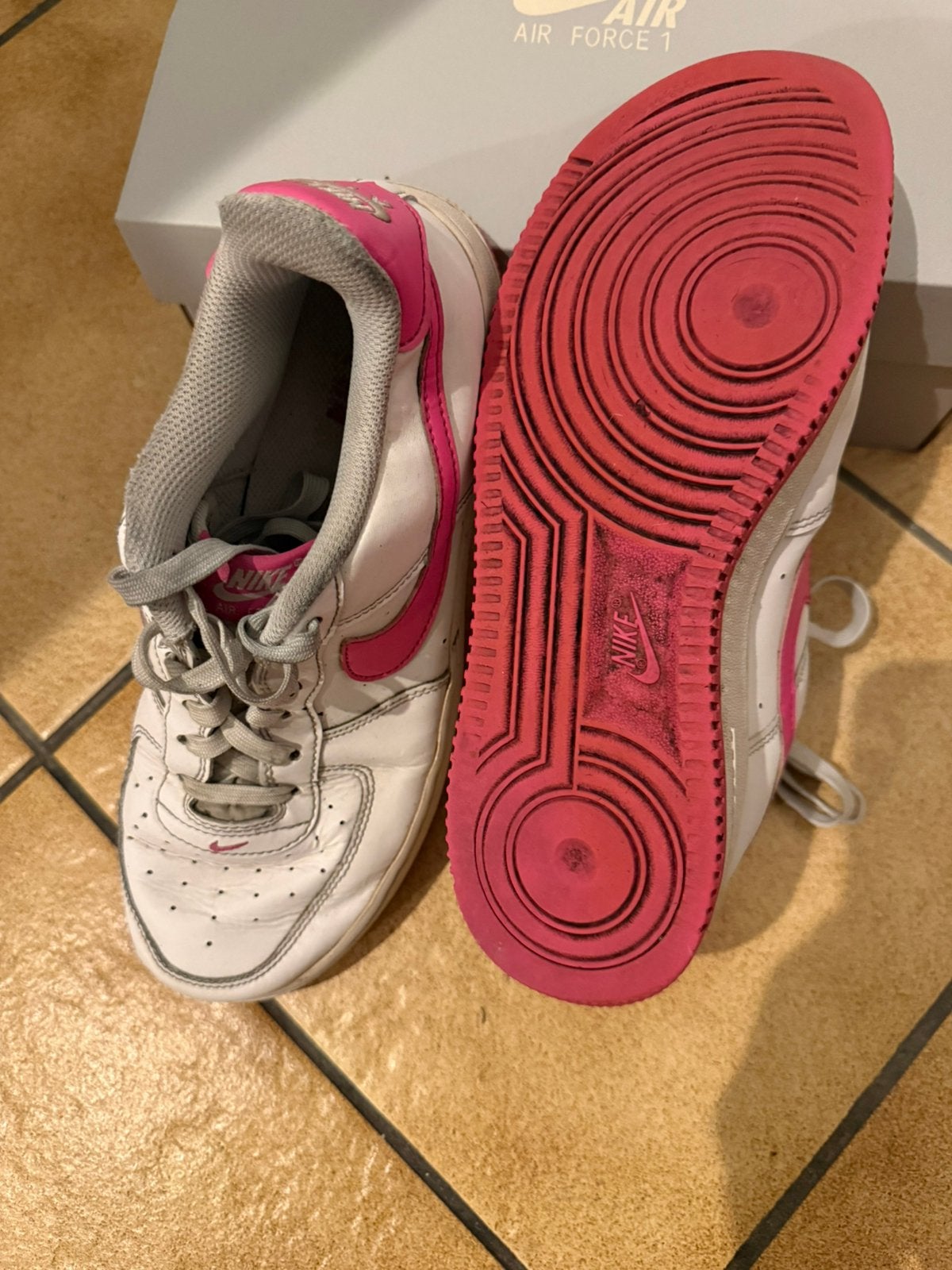 Nike Air Force 1 blanche/rose – pointure 40 – avec boîte, Vêtements | Femmes, Chaussures, Rose, Sneakers et Baskets, Enlèvement
