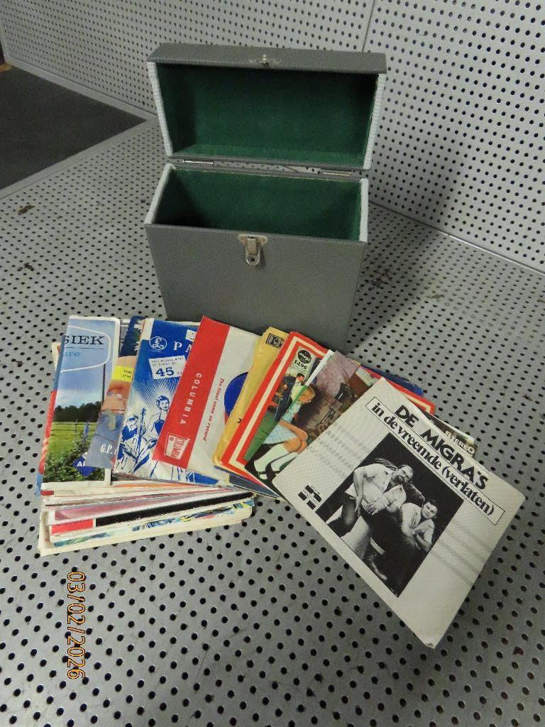 Verzameling Singles  Single in kleine koffer jaren '60 & '70, Ophalen of Verzenden, 1960 - 1969, Gebruikt, 7 inch