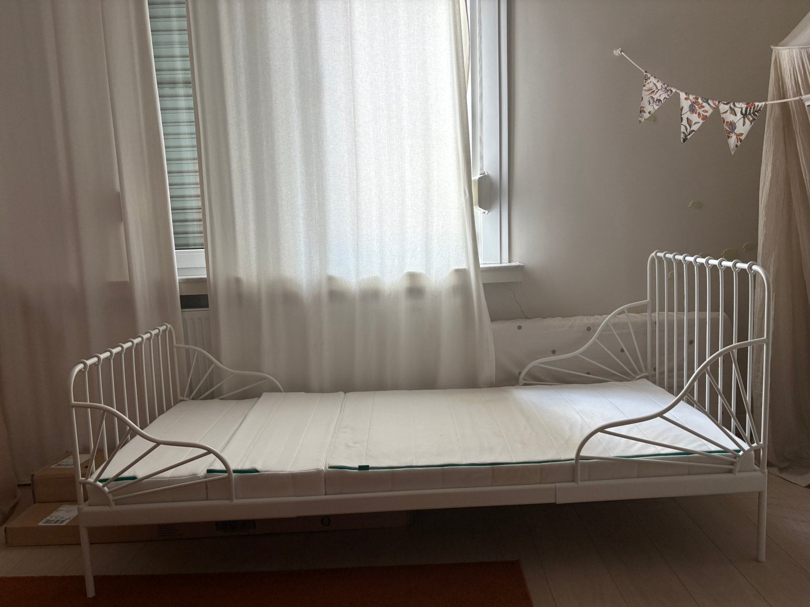 Minnen meegroeibedje IKEA, Ophalen, Zo goed als nieuw