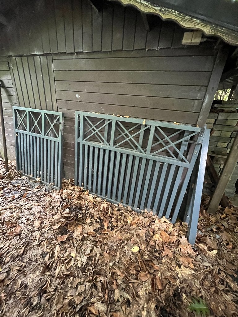 Dubbele poort (2 vleugels) en ingangspoortje en 4 palen, Ophalen, Gebruikt