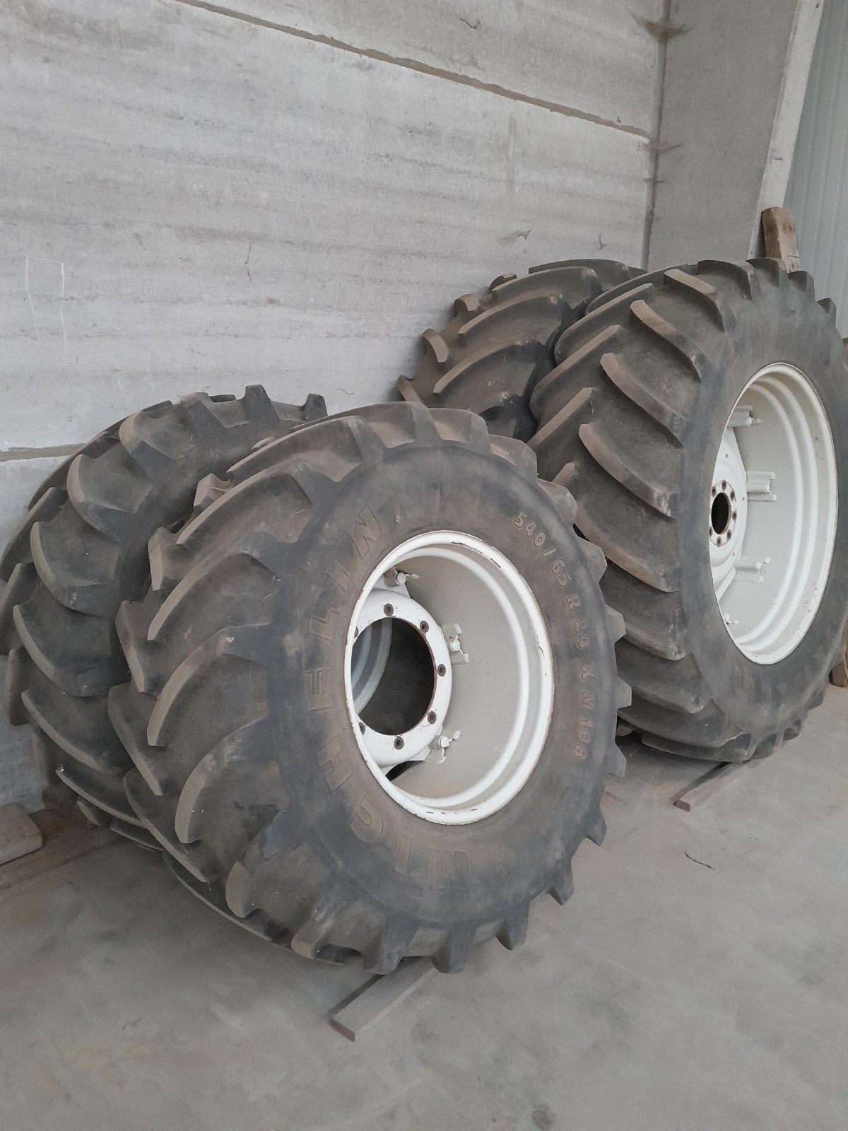 banden MICHELIN XM 108  en velgen new holland, Articles professionnels, Enlèvement