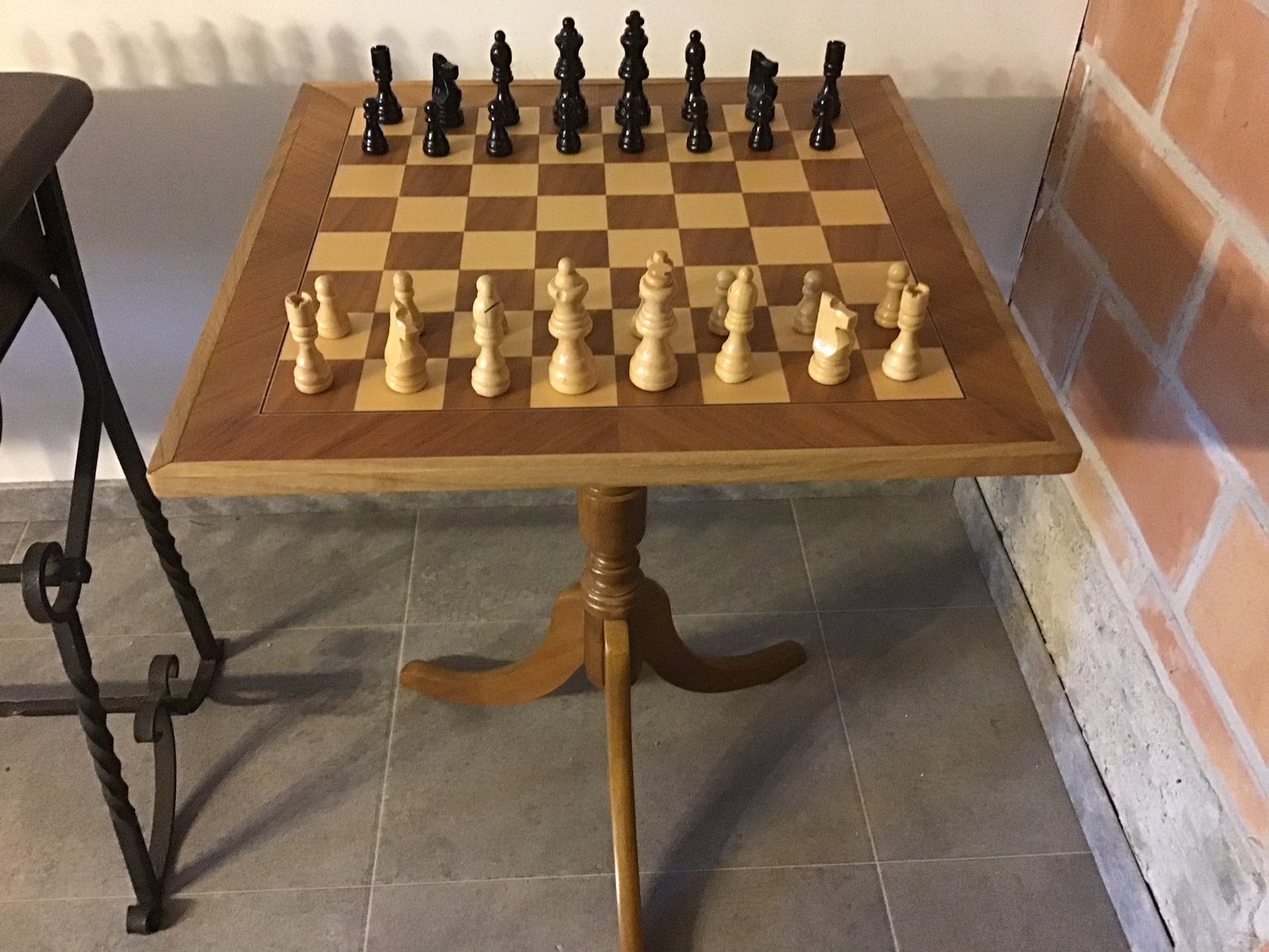 Houten schaaktafel, met mooie houten schaakstukken., Ophalen