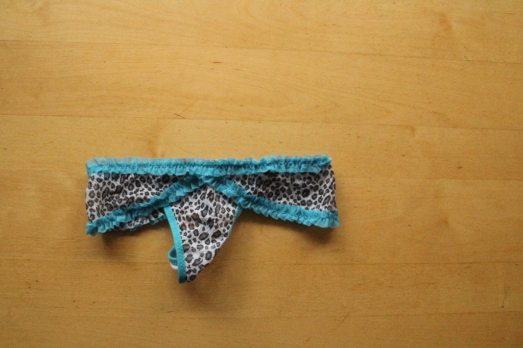 NIEUWE lichtblauwe panterprint string maat XS/S Lees tekst, Kleding | Dames, Ondergoed en Lingerie, Verzenden, Blauw, String