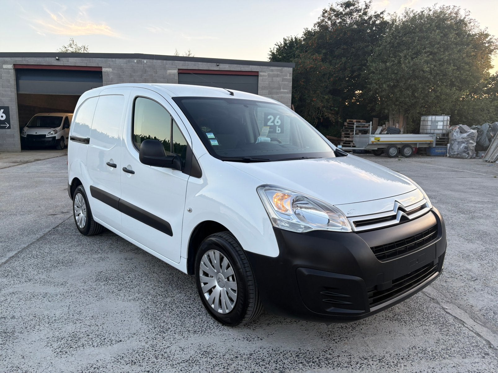 Citroën Berlingo €6 137Dkm GVV!!!, Auto's, Bestelwagens en Lichte vracht, Bedrijf, Te koop, ABS, Airbags, Bluetooth, Boordcomputer