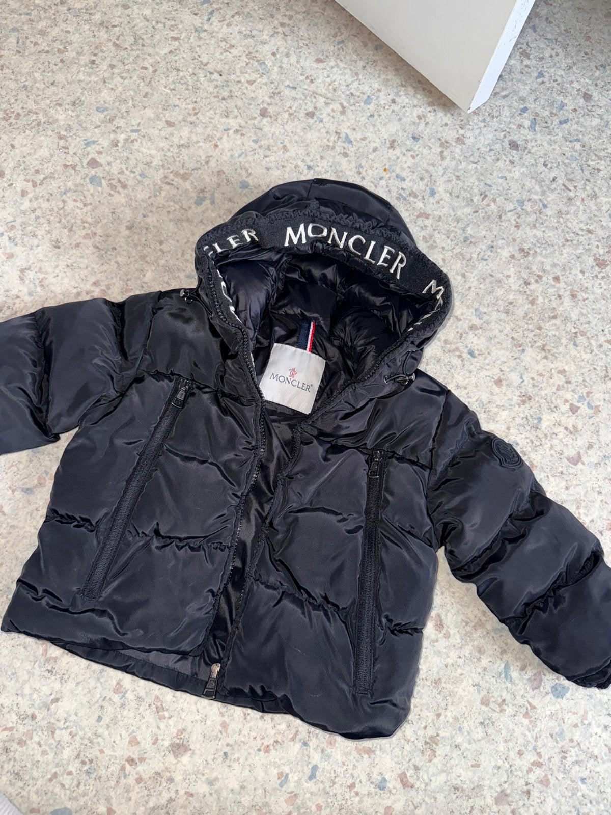 Doudoune Moncler Enfant originale – Taille 4/5 ans, Enlèvement ou Envoi, Comme neuf, Garçon ou Fille, Manteau