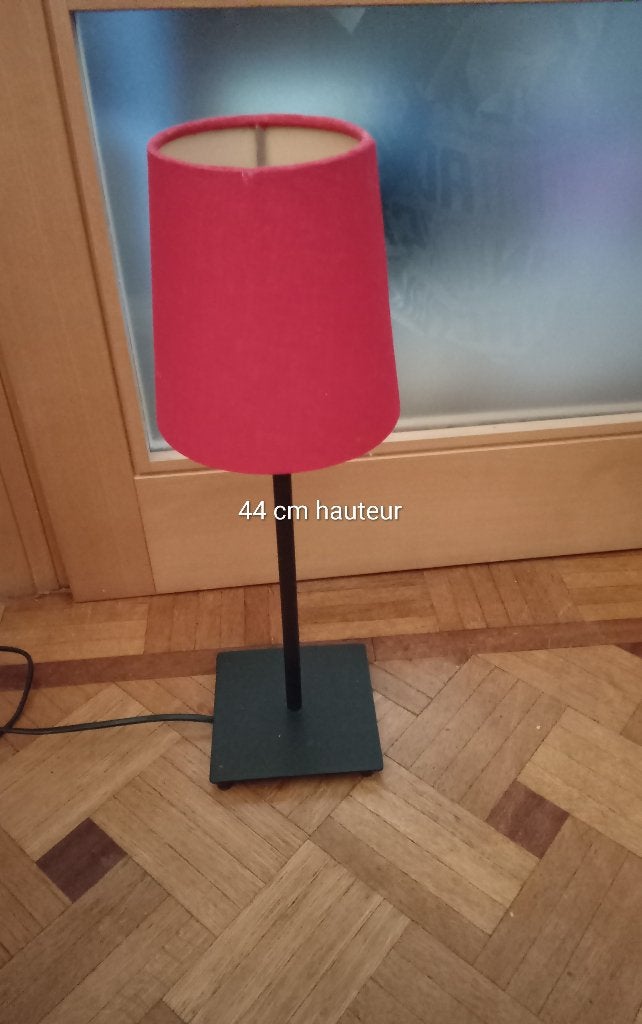 Lampe de table Ikea rouge, Maison & Meubles, Lampes | Lampes de table, Rouge, Enlèvement, Lampe de chevet, IKEA