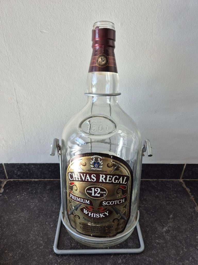 Bouteille Chivas Regal vintage avec support en métal, Enlèvement, Comme neuf, Autres types