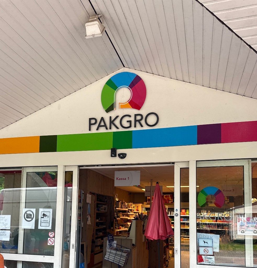 SUPERMARKT OP VAKANTIEPARK TER OVERNAME