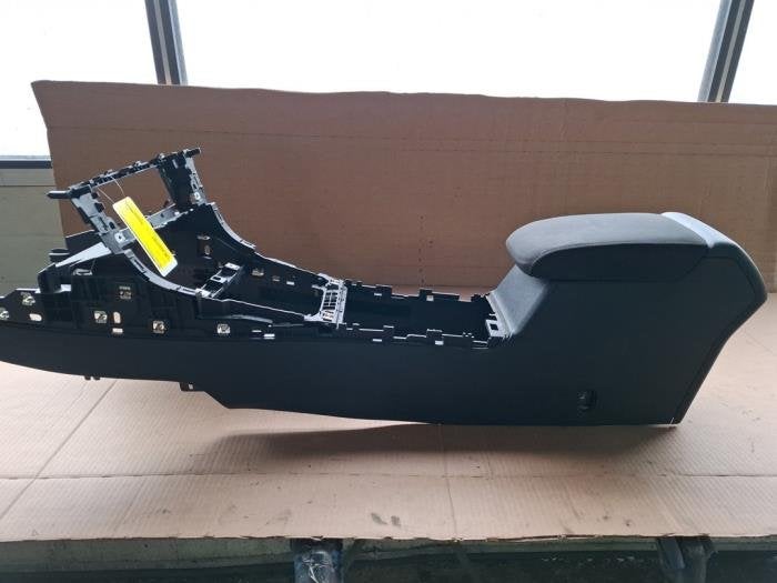 Middenconsoles van een Volkswagen Golf, Gebruikt, -, Volkswagen, -