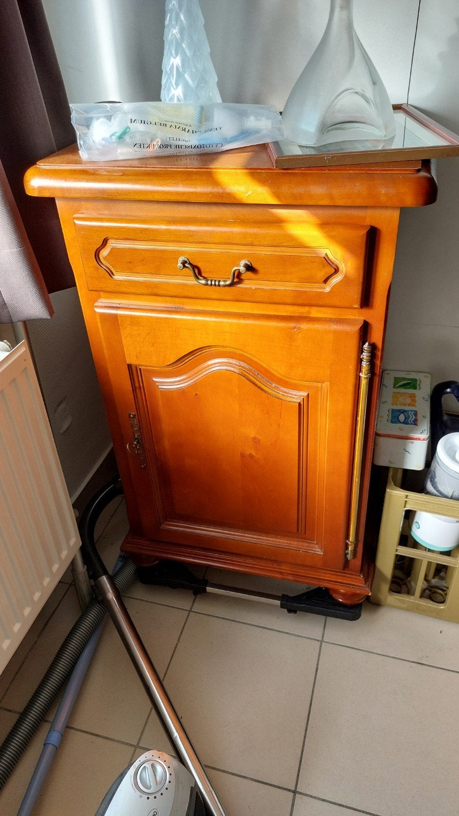 Volhouten kast, kan gebruikt worden als tv kast., Ophalen