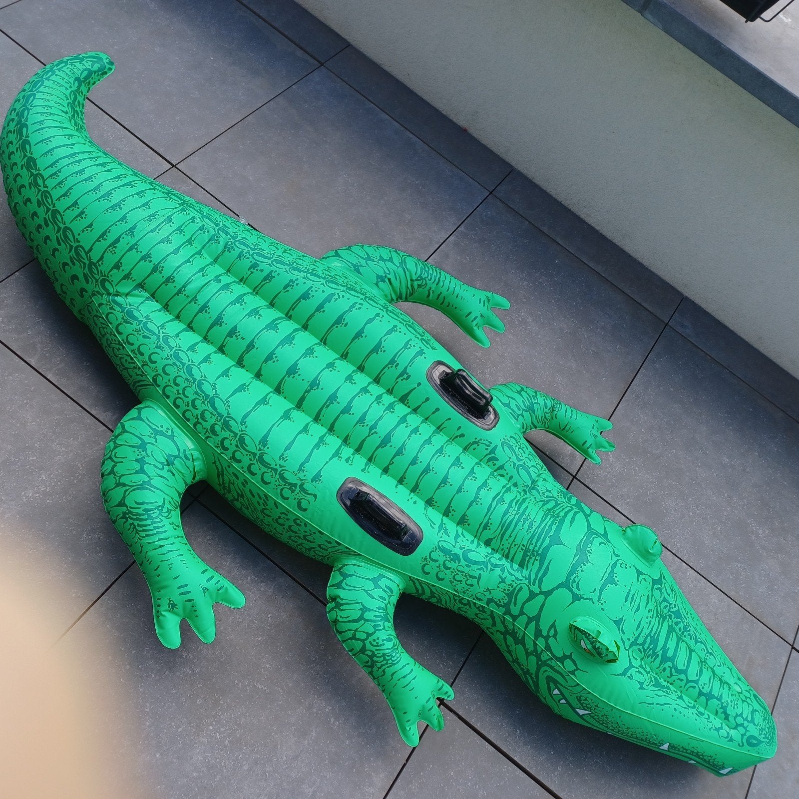 Bouée Crocodile, Neuf