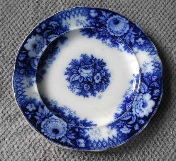 Assiette Boch Frères Modèle Jardinière 1863, Antiquités & Art, Enlèvement