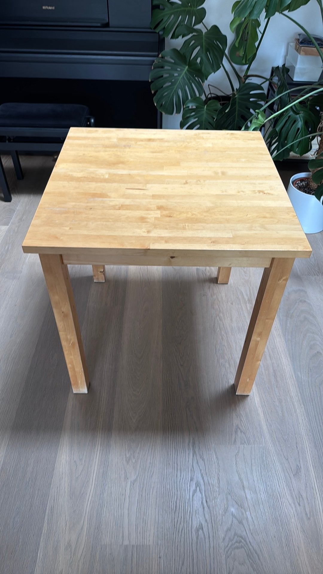 Table en bois massif, Maison & Meubles, Quatre personnes, 50 à 100 cm, Carré, Enlèvement